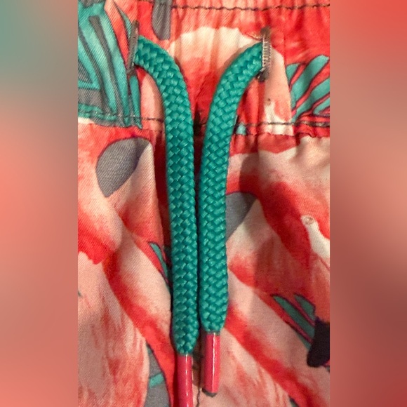 Old Navy White Polyester Garment - Picture 4 of 6